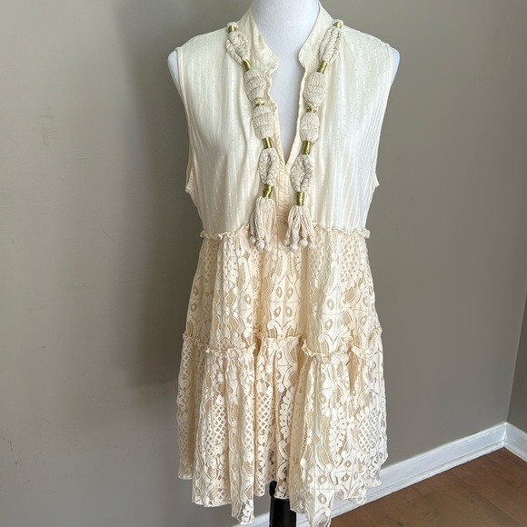 lola casademunt Dresses & Skirts - Lola Casademunt Bohemian Sleeveless V-Neck Lace Ivory Cotton Mini Dress Size L‎